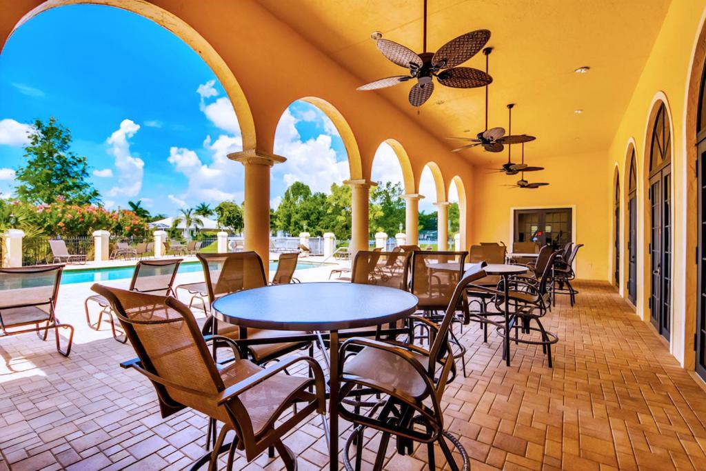 Vista Del Mar At Cape Harbour Marina, 10Th Floor Luxury Condo, King Bed, Views! Cape Coral Exterior photo