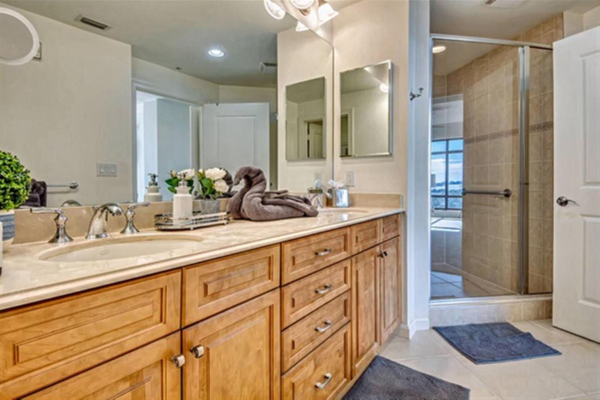 Vista Del Mar At Cape Harbour Marina, 10Th Floor Luxury Condo, King Bed, Views! Cape Coral Exterior photo