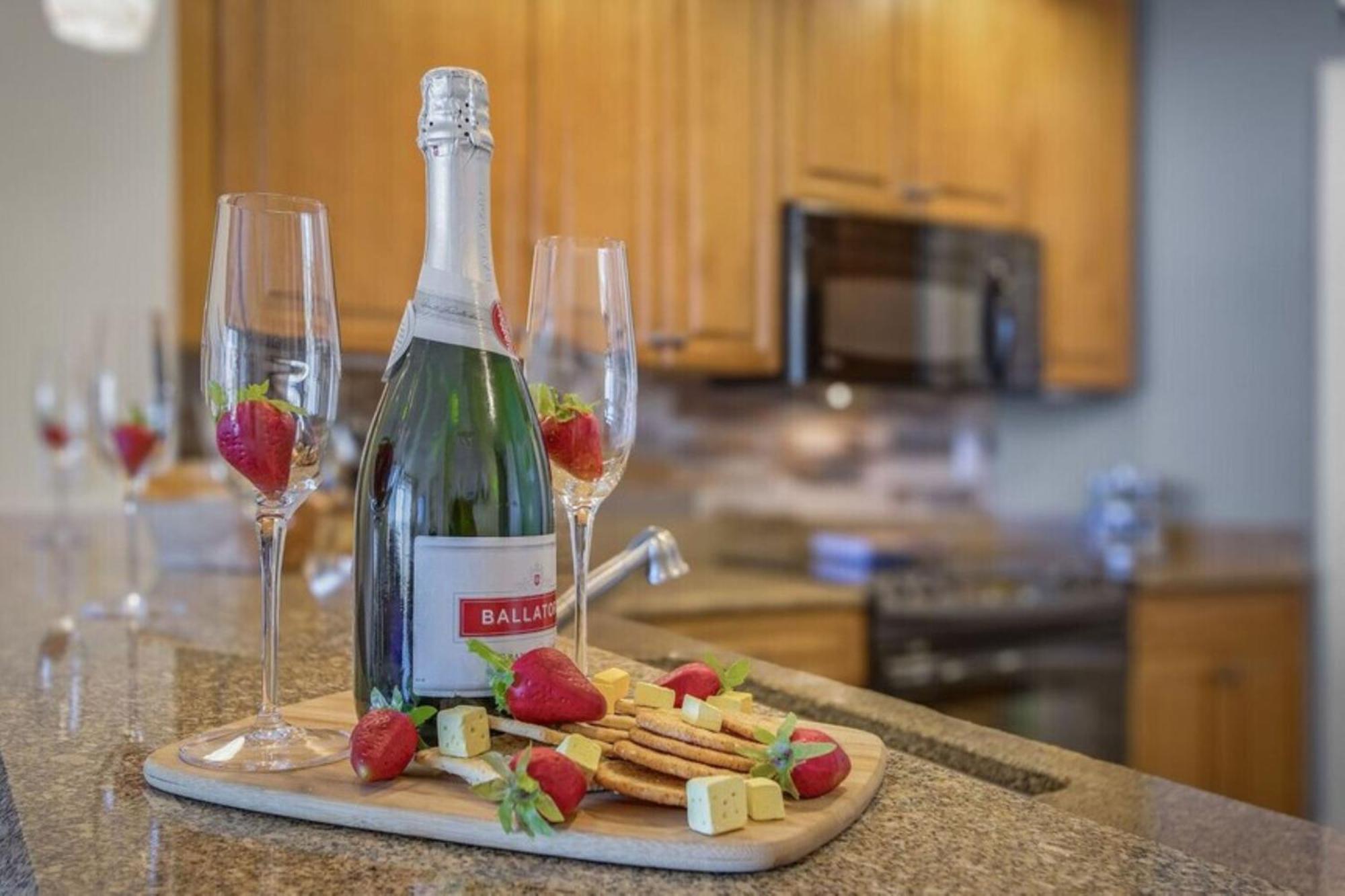 Vista Del Mar At Cape Harbour Marina, 10Th Floor Luxury Condo, King Bed, Views! Cape Coral Exterior photo